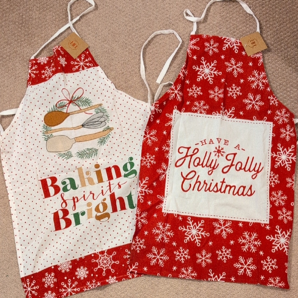 Heritage Christmas Holiday Festive Red and White 2 Aprons Set NWT